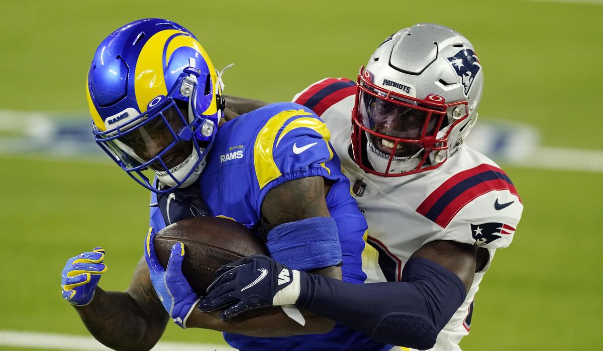 Akers runs wild, Newton benched as Rams rout Patriots
24-3 1
