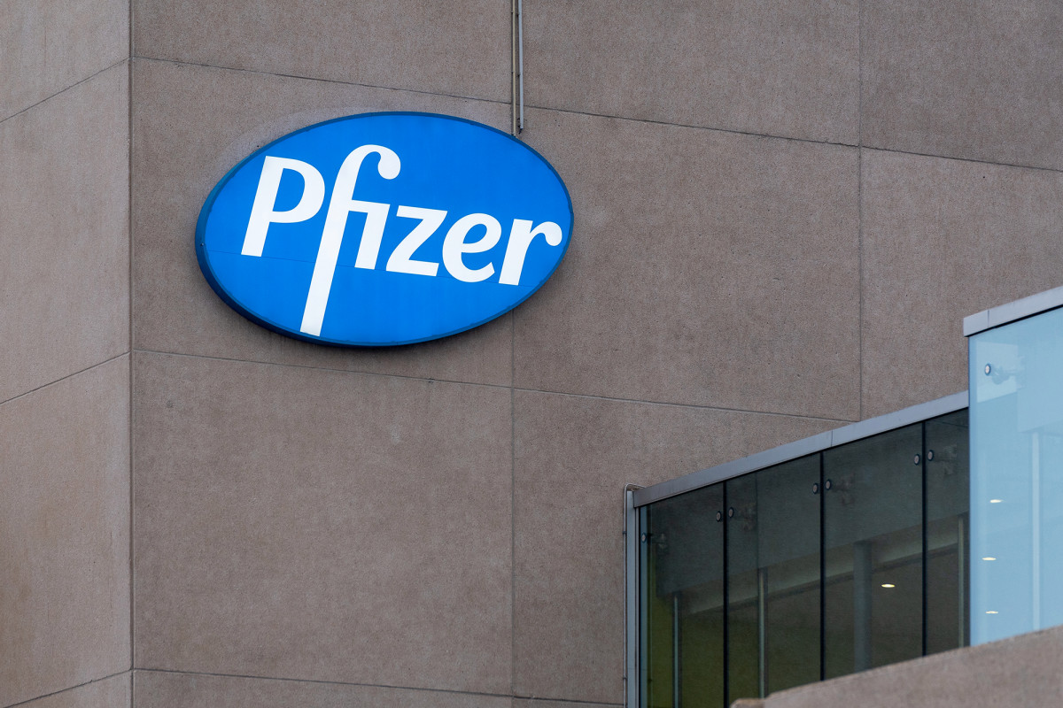 European officials say UK rushed approval of Pfizer COVID-19
vaccine 1