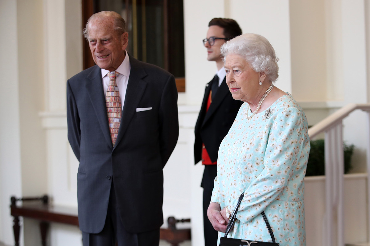 Queen Elizabeth, Prince Philip may be among first to get
UK’s COVID-19 vaccine 1