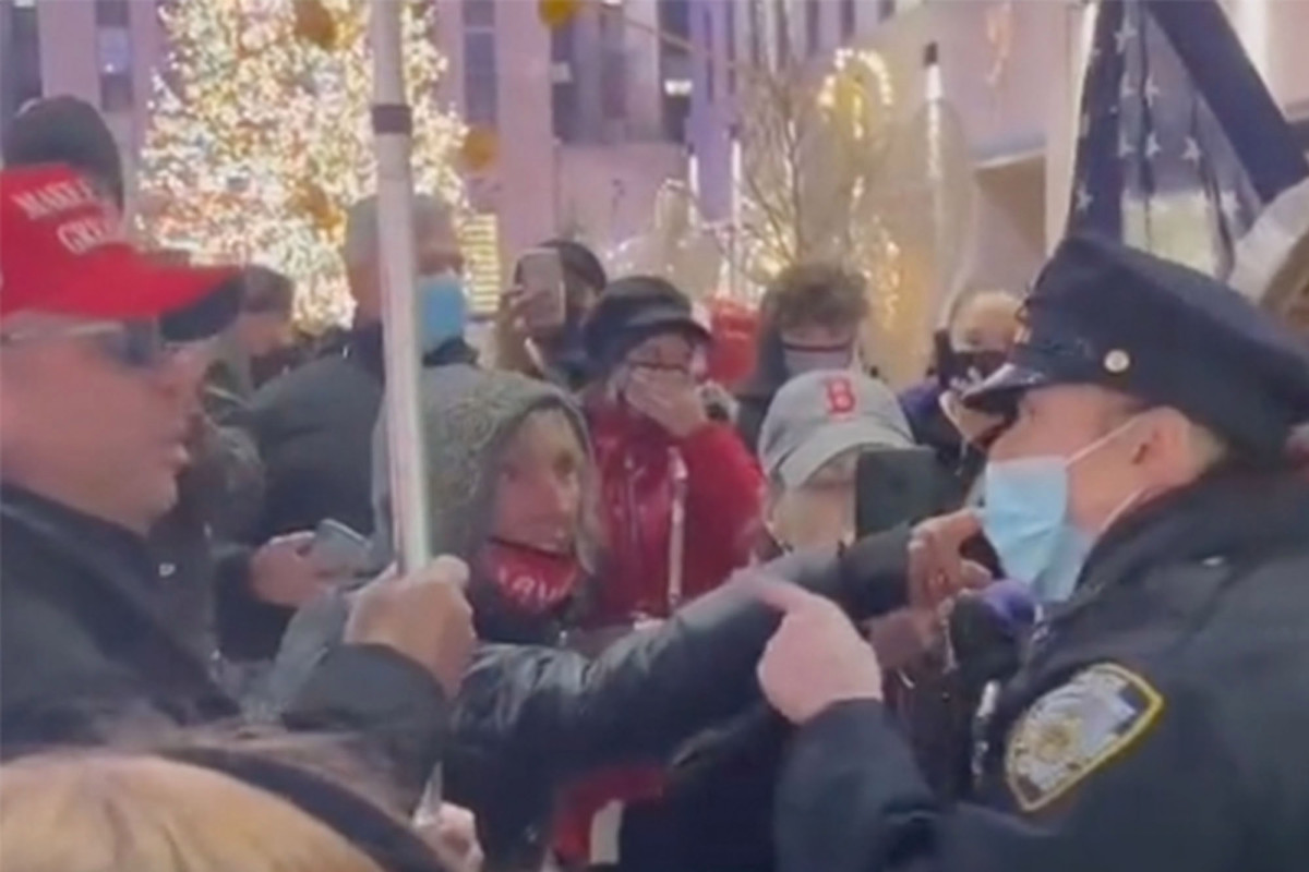 Pro-cop protester gets into cursing match with NYPD
officer 1