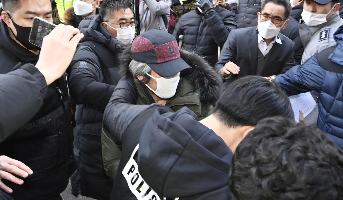 Protesters hurl eggs as South Korea releases child
rapist 1