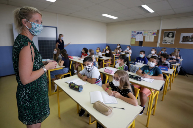 French schoolkids can skip classes to self-isolate before
Christmas 1