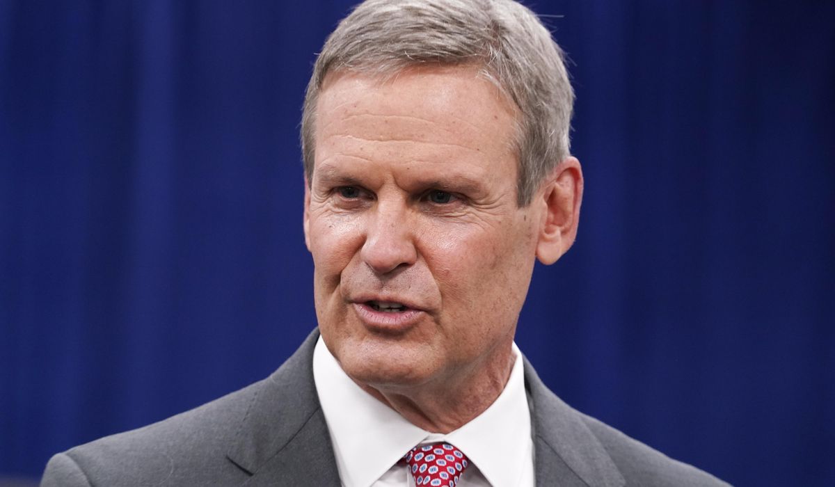 Tennessee governor limits gatherings, resists mask
mandate 1