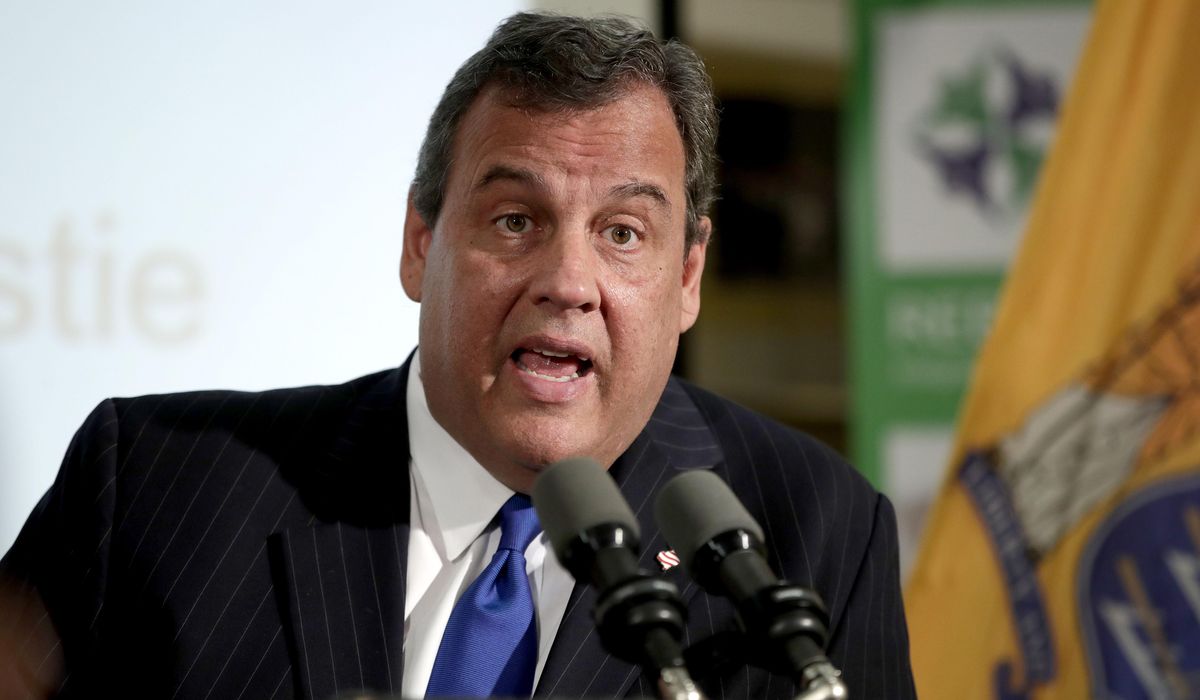 Joe Biden praises Chris Christie for promoting
mask-wearing 1