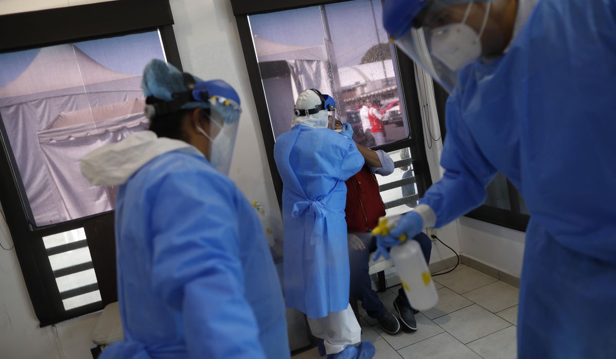 Mexico's COVID-19 deaths average 55 years vs. 75 in
Europe 1