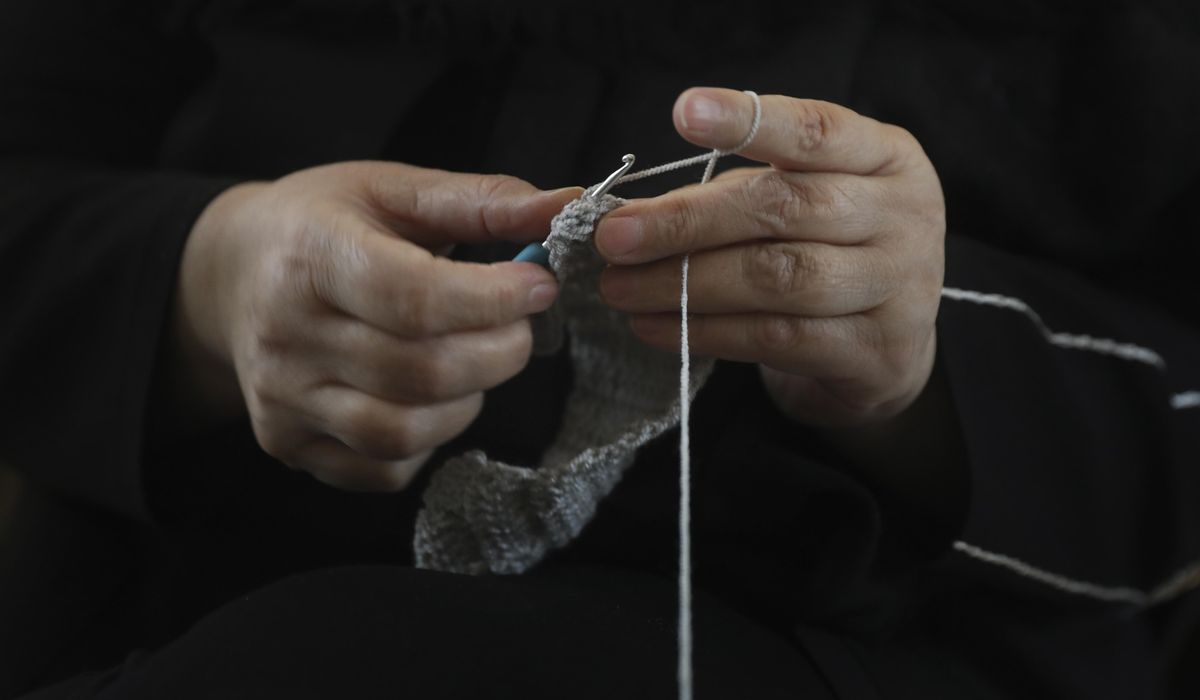 Iranian women's group empowers amid pandemic by making
masks 1