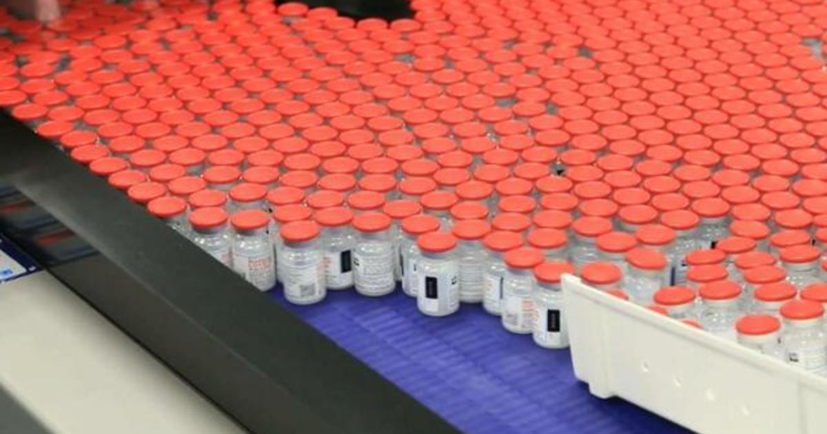 U.S. surpasses 350,000 coronavirus deaths as vaccinations
lag 1
