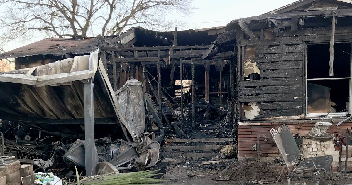 Texas teen saved family members with Covid-19 from
early-morning fire only she could smell 1