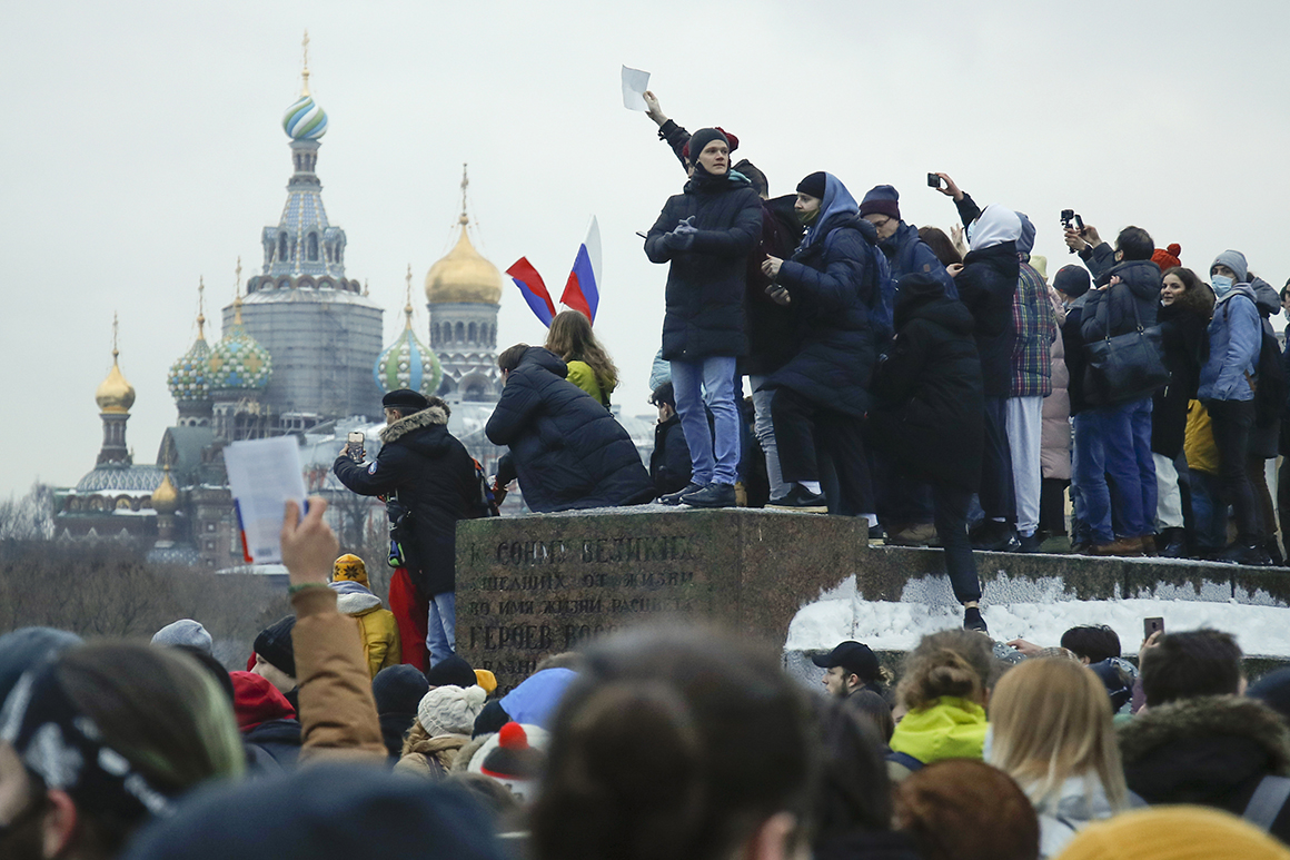 U.S. condemns Russia's arrests of Navalny protesters 1