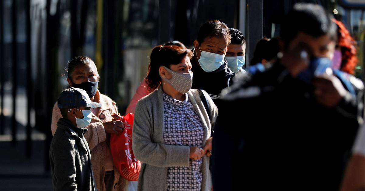 Mexicans to President López Obrador: Wear a mask! 1