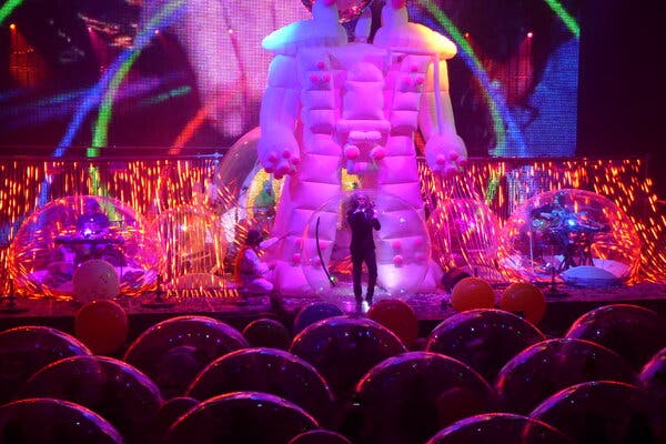 Flaming Lips Use of Plastic Bubbles at Concerts Leave
Covid-19 Experts Unsure 1