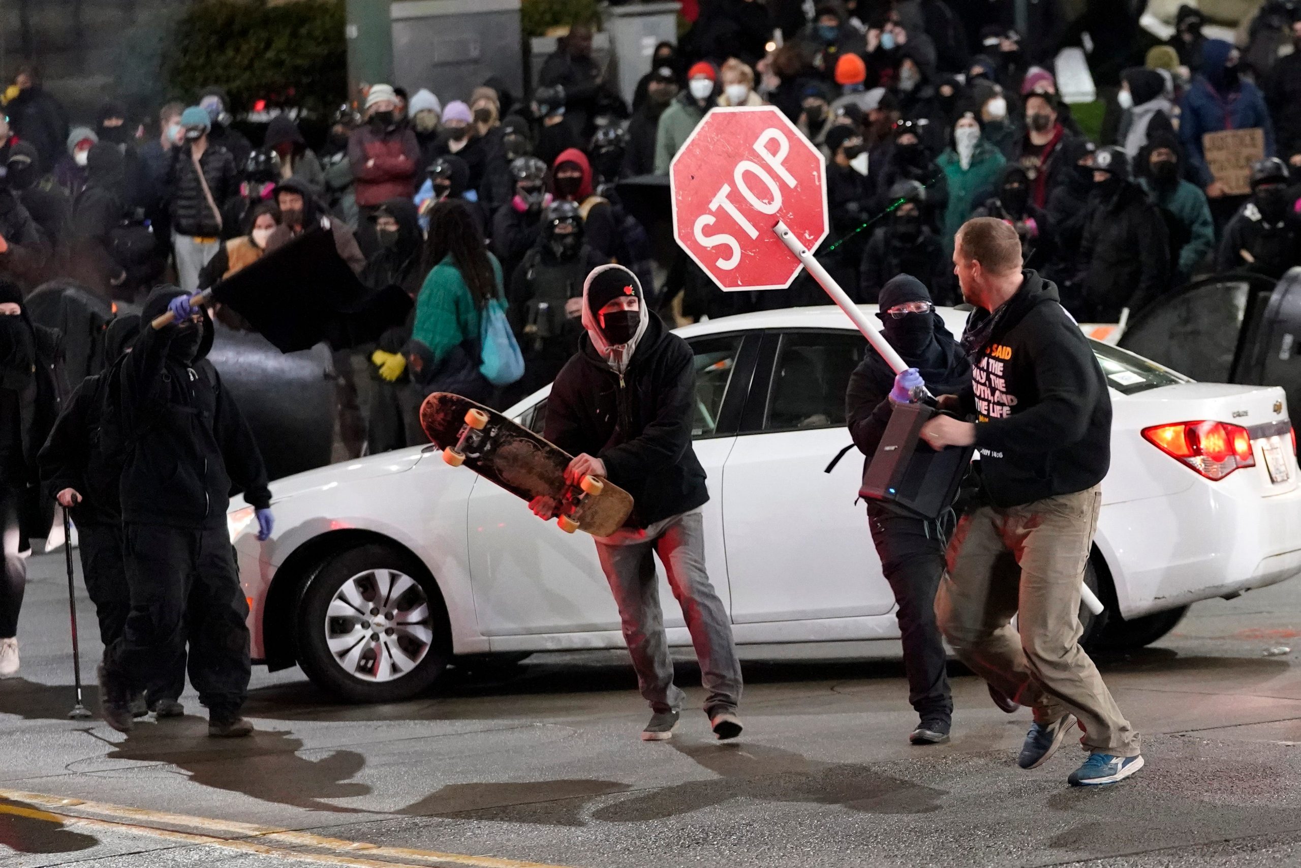 Protest erupts the day after Tacoma officer drives squad car
through crowd 1