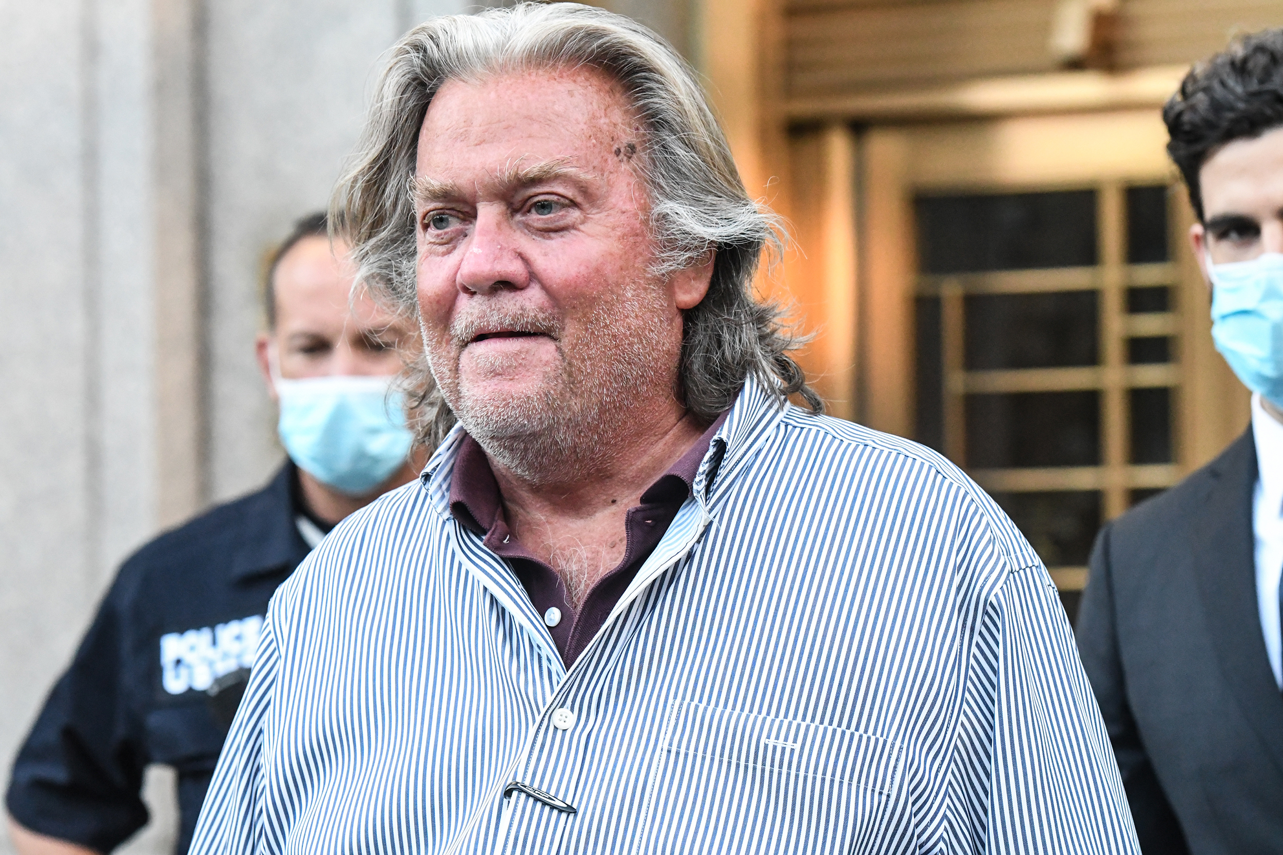 Trump tells people he's decided to pardon Steve Bannon as
one of his final acts in office 1