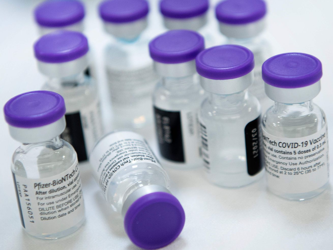 U.S. ramps up COVID-19 vaccinations after slow start, Fauci
says 1