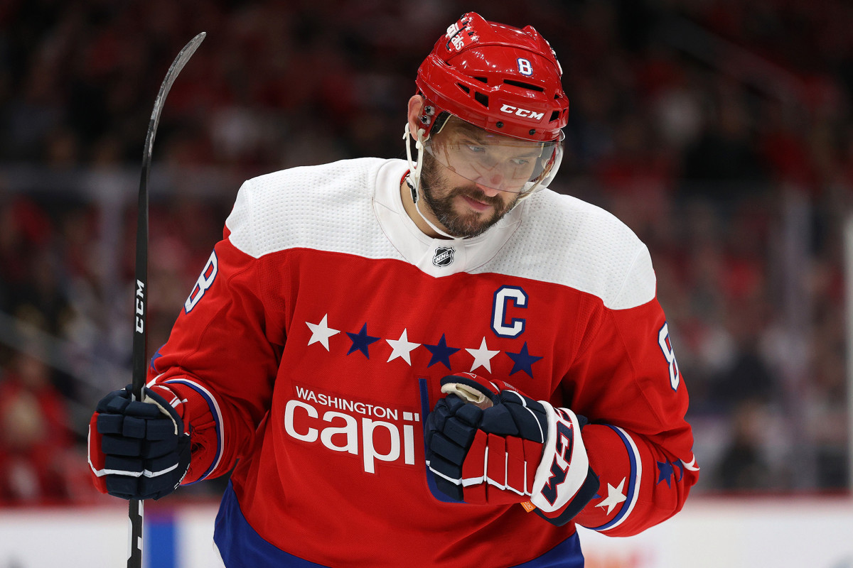 Alex Ovechkin’s unsurprising COVID-19 mishap only hurts
him 1