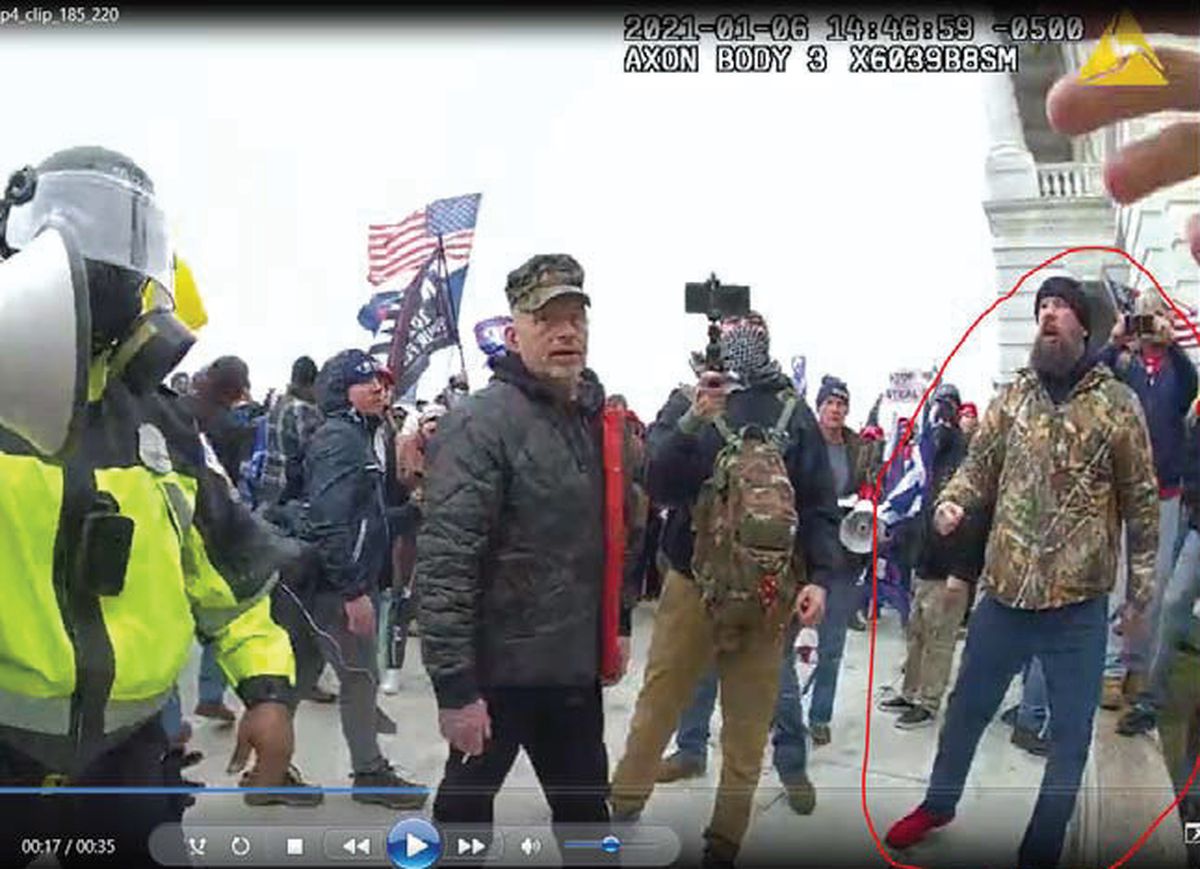 New Jersey gym owner boasted about ‘disarming’ cops at
Capitol riot: feds 1 New Jersey gym owner boasted about ‘disarming’ cops at
Capitol riot: feds 1