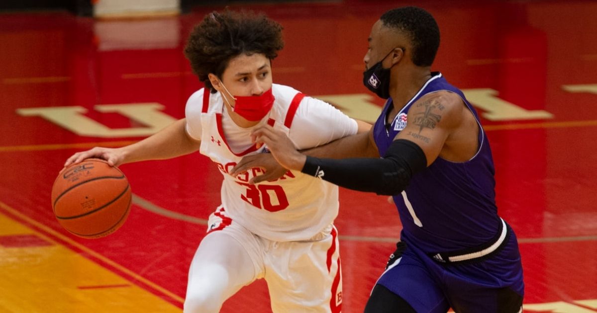 College Now Forcing Basketball Players To Wear Masks While
on Court 1