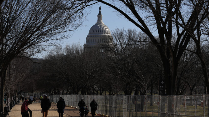 White House begins talks with lawmakers on COVID-19
relief 1