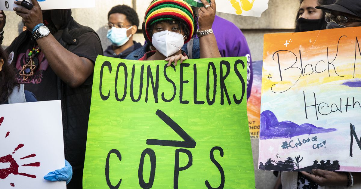 CPS partners with 5 community groups to develop new safety
alternatives to in-school officers 1