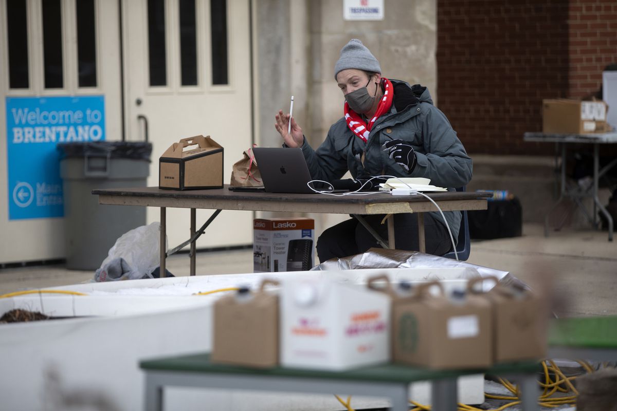 Column: Chicago Public Schools teachers aren’t showing up
for in-person classes — and I don’t blame them a bit 1 Column: Chicago Public Schools teachers aren’t showing up
for in-person classes — and I don’t blame them a bit 1
