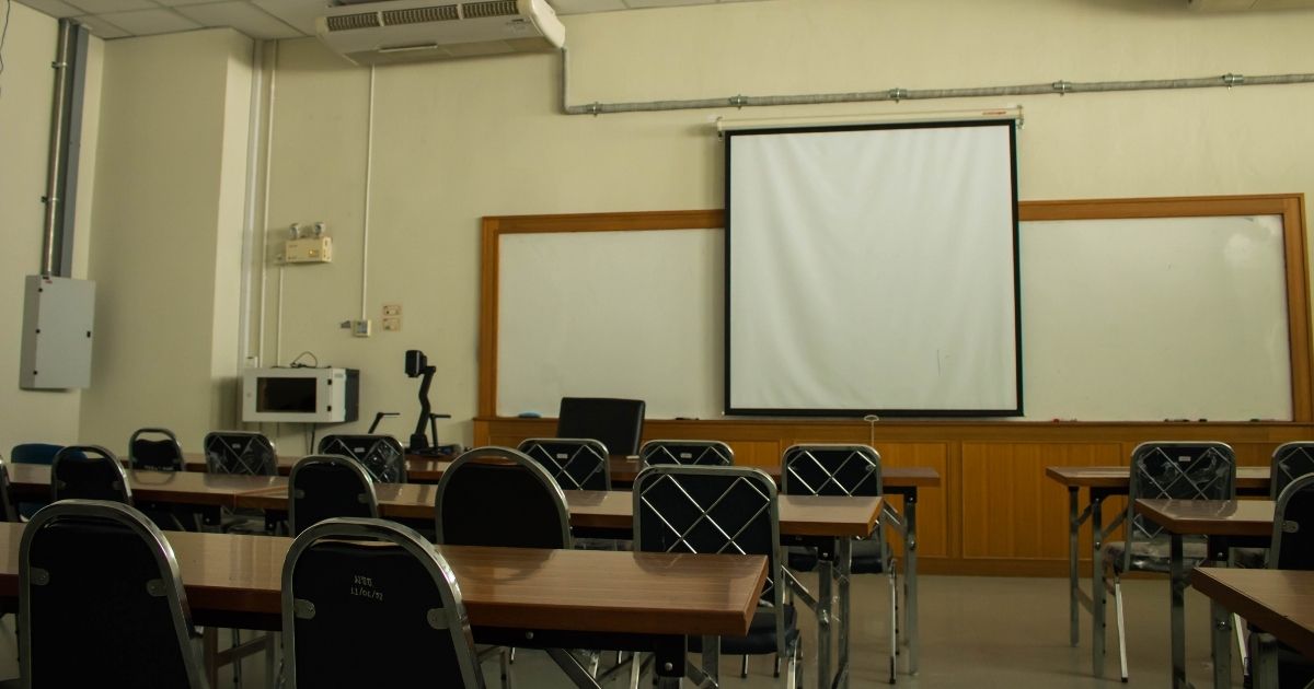 Chicago Teacher Accuses White Parents of Trying to Kill
Black People by Wanting Schools Open 1