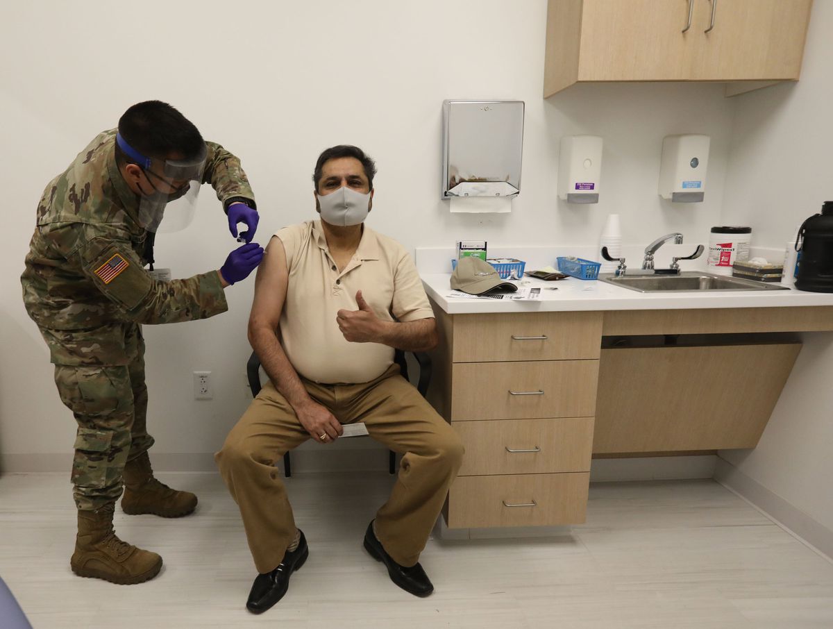 Illinois National Guard administers COVID-19
vacccine 1 Illinois National Guard administers COVID-19
vacccine 1
