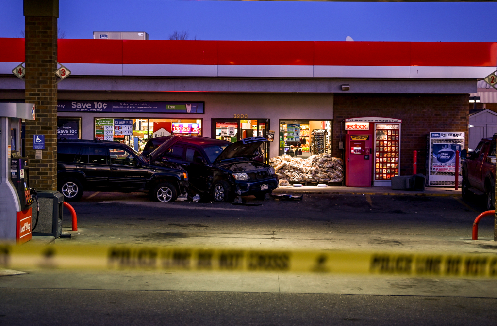 Police investigating Greeley police officer-involved
shooting in Evans 1