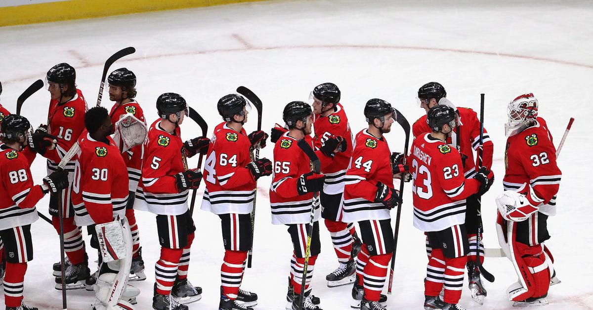 Blackhawks earn first win by beating Red Wings in home
opener 1