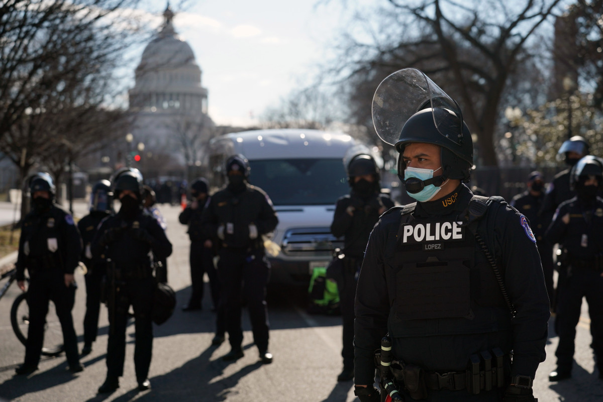 COVID-19 cases spike among first responders following
Capitol riot 1