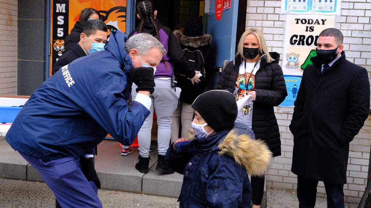 De Blasio promises ‘full-strength’ NYC public school
reopening in September; teachers’ union skeptical 1 De Blasio promises ‘full-strength’ NYC public school
reopening in September; teachers’ union skeptical 1