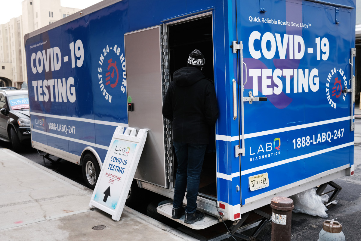 NY county threatens to forcibly quarantine residents exposed
to COVID-19 1