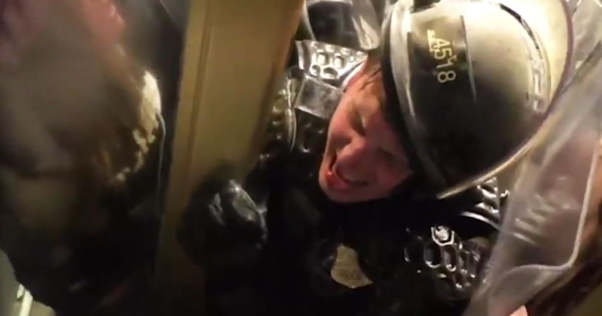 Video of trapped Capitol police officer wrecks media's new
narrative 1