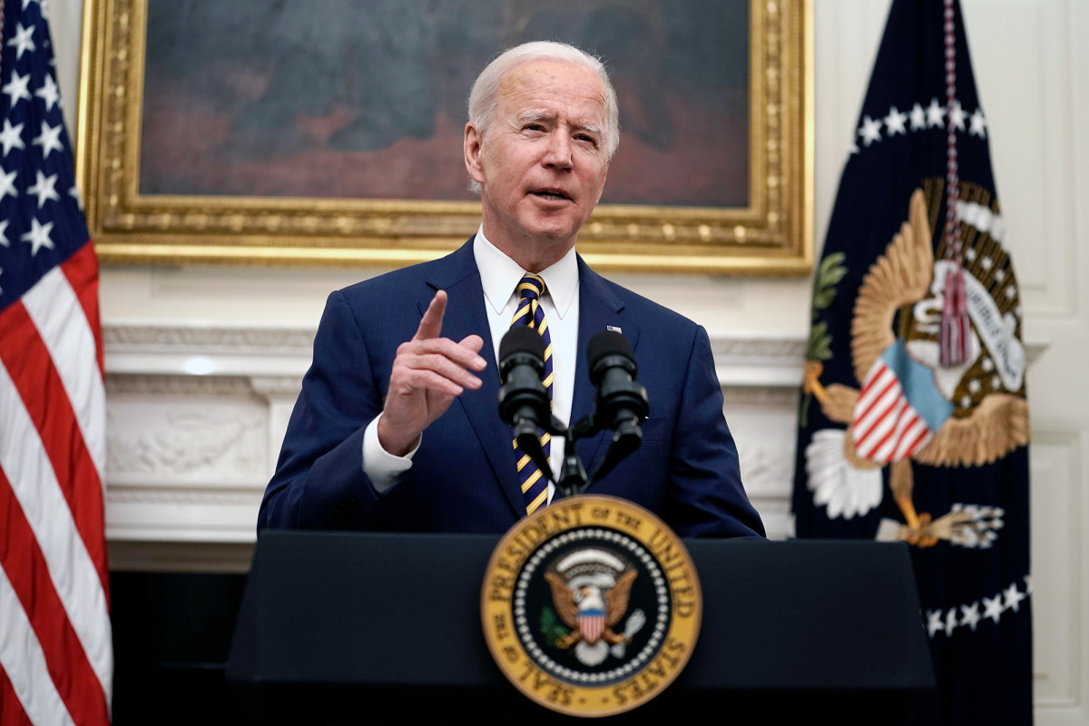 Biden to reinstate COVID-19 travel ban targeting UK, Europe
and Brazil 1