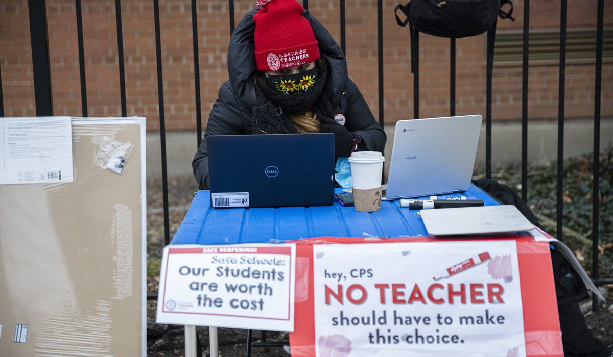 Chicago Teachers Union defies order to return to
classroom 1