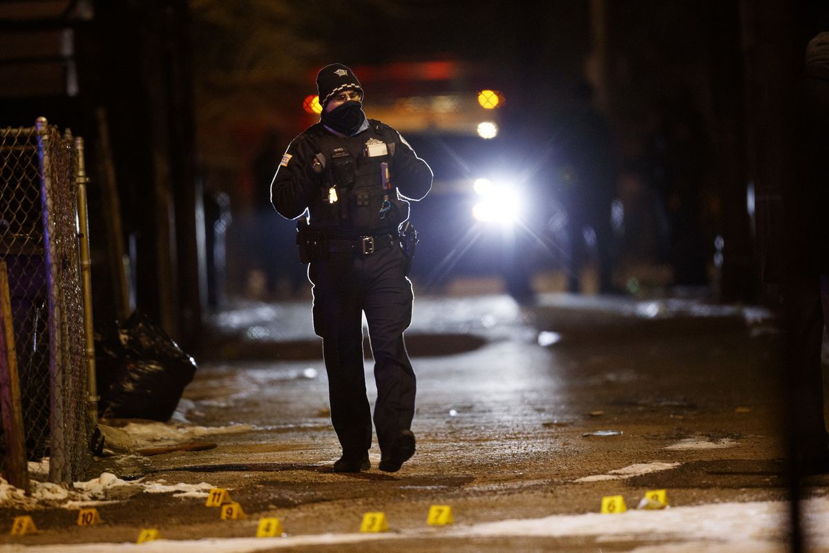 Man faces attempted murder charge after police say he shot
at officers in Homan Square exchange of gunfire 1 Man faces attempted murder charge after police say he shot
at officers in Homan Square exchange of gunfire 1