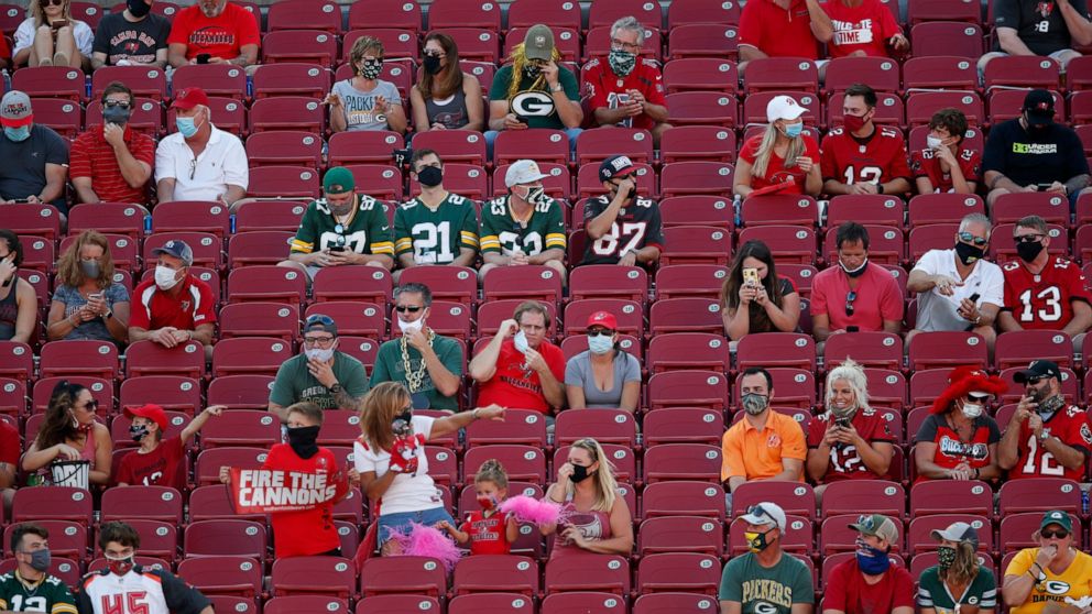 Tampa's mayor issues outdoor mask order for Super
Bowl 1
