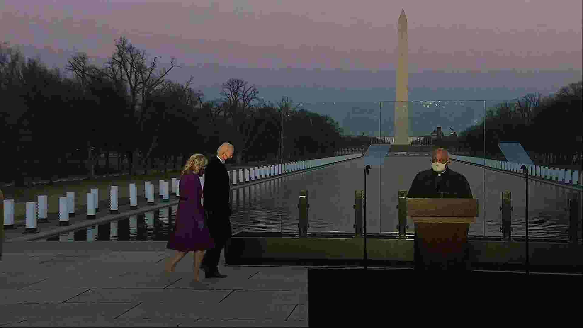 Biden, Harris remember 400,000 US COVID-19 victims 1