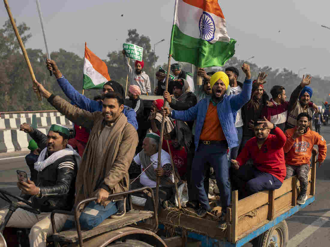 Protesting Farmers Flood India's Capital, Storm Historic
Fort 1