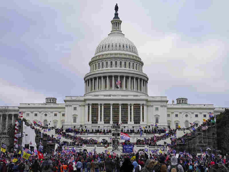 3 People From Extremist 'Oath Keepers' Indicted On Capitol
Riot Conspiracy Charges 1