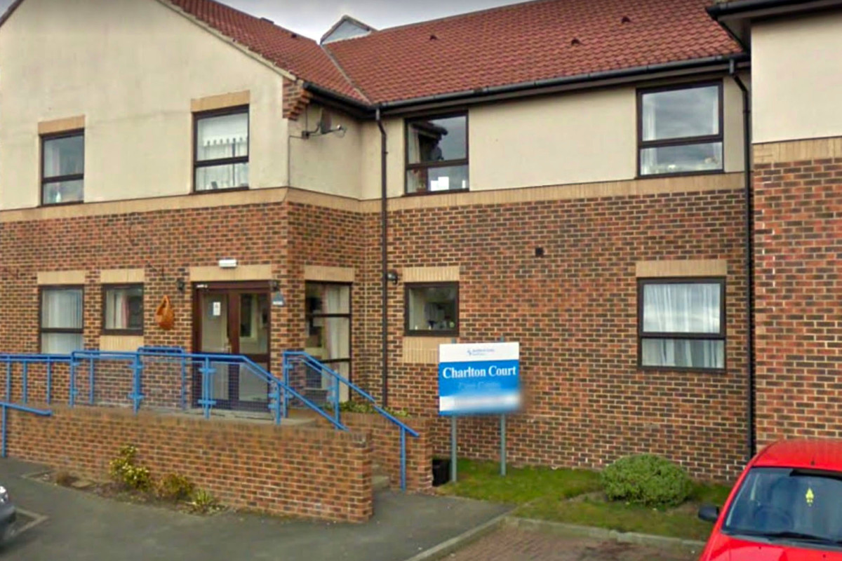 UK great-grandmother who contracted COVID-19 after getting
vaccine dies 1