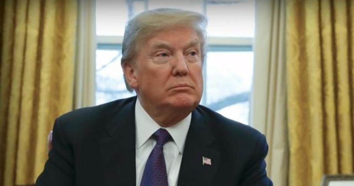 Before leaving office, President Trump grants clemency to
143 people, including Steve Bannon 1