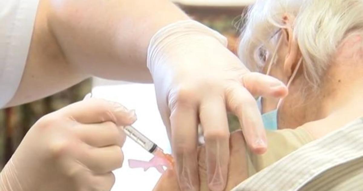 States scramble for more COVID-19 vaccines, new concern over
contagious variant 1