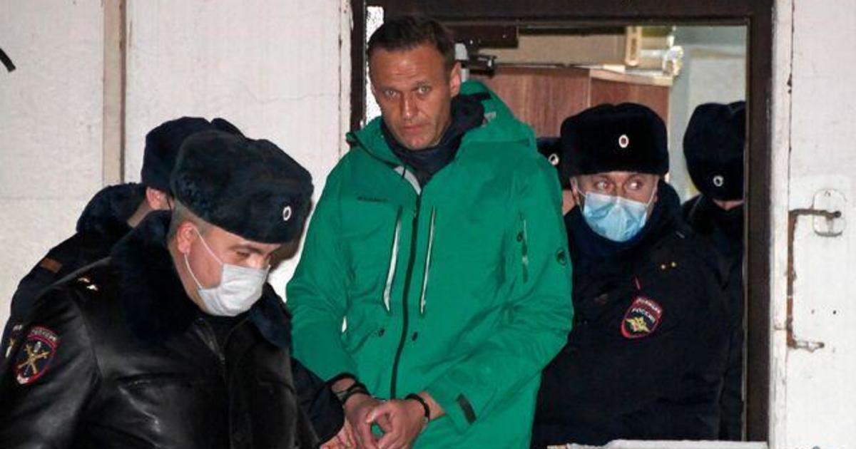 WorldView: Alexey Navalny calls on supporters to protest;
Italian PM wins crucial confidence vote 1