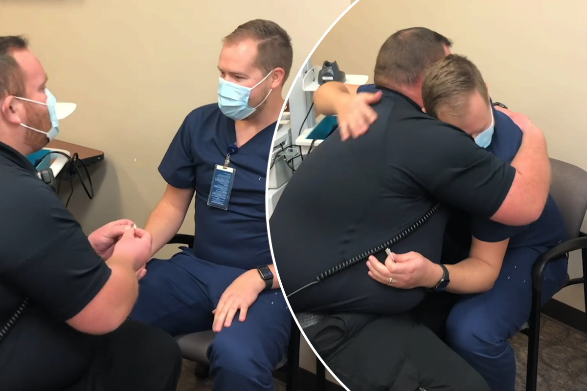 EMS worker proposes to nurse during COVID-19
vaccination 1