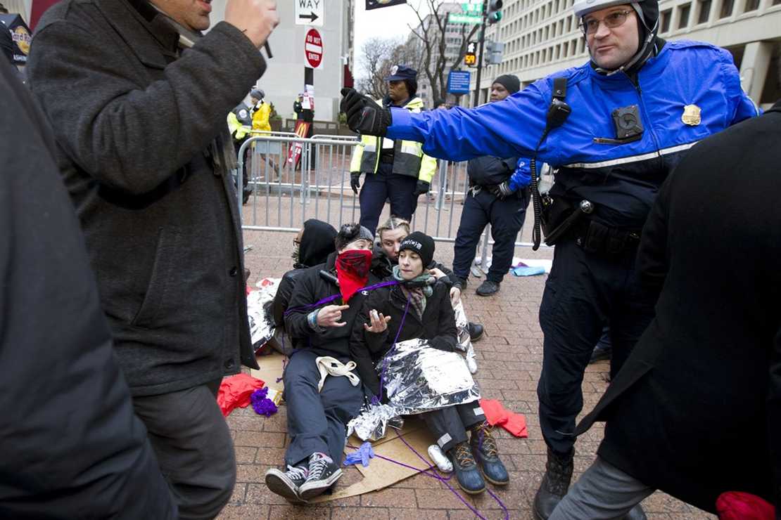 FLASHBACK: Liberals Started Rioting Right After Trump's
Election, Even During His Inauguration 1