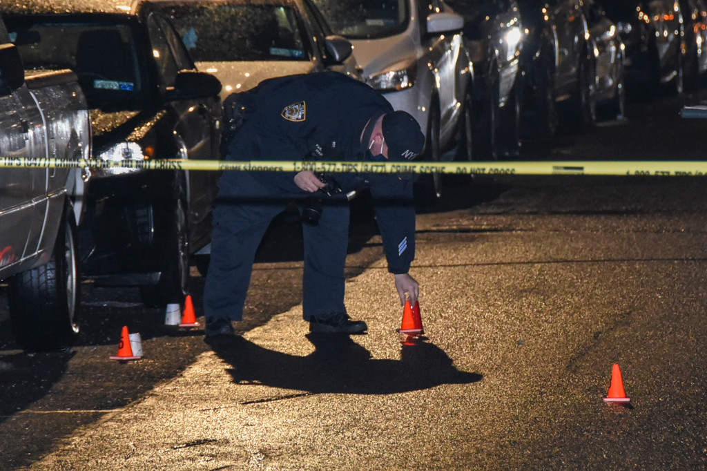 Man opens fire in lobby of NYC Holiday Inn 1