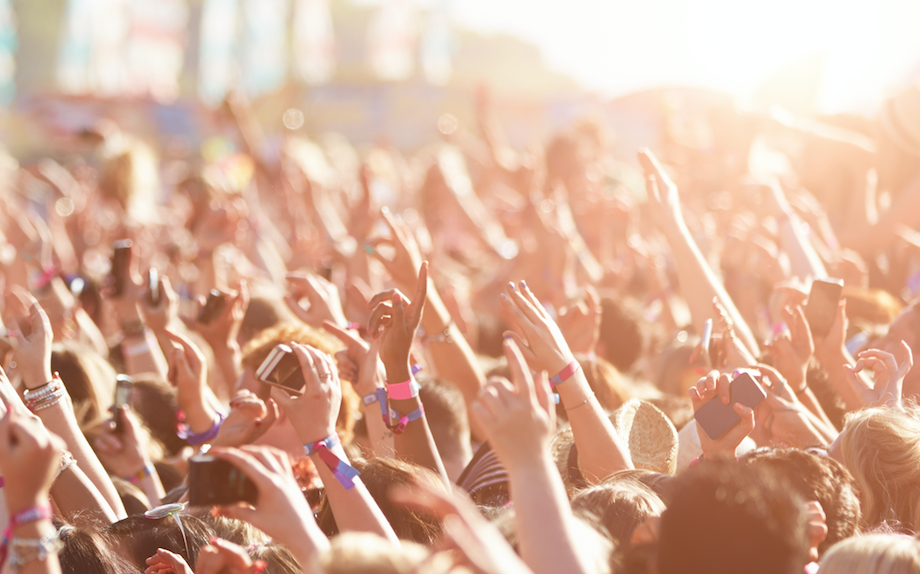 Sean Feucht Concert Draws Hundreds of Maskless Revelers to
See Evangelical Singer 1