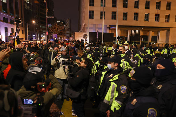 Arrests as Trump backers protest in D.C. ahead of major
rally 1