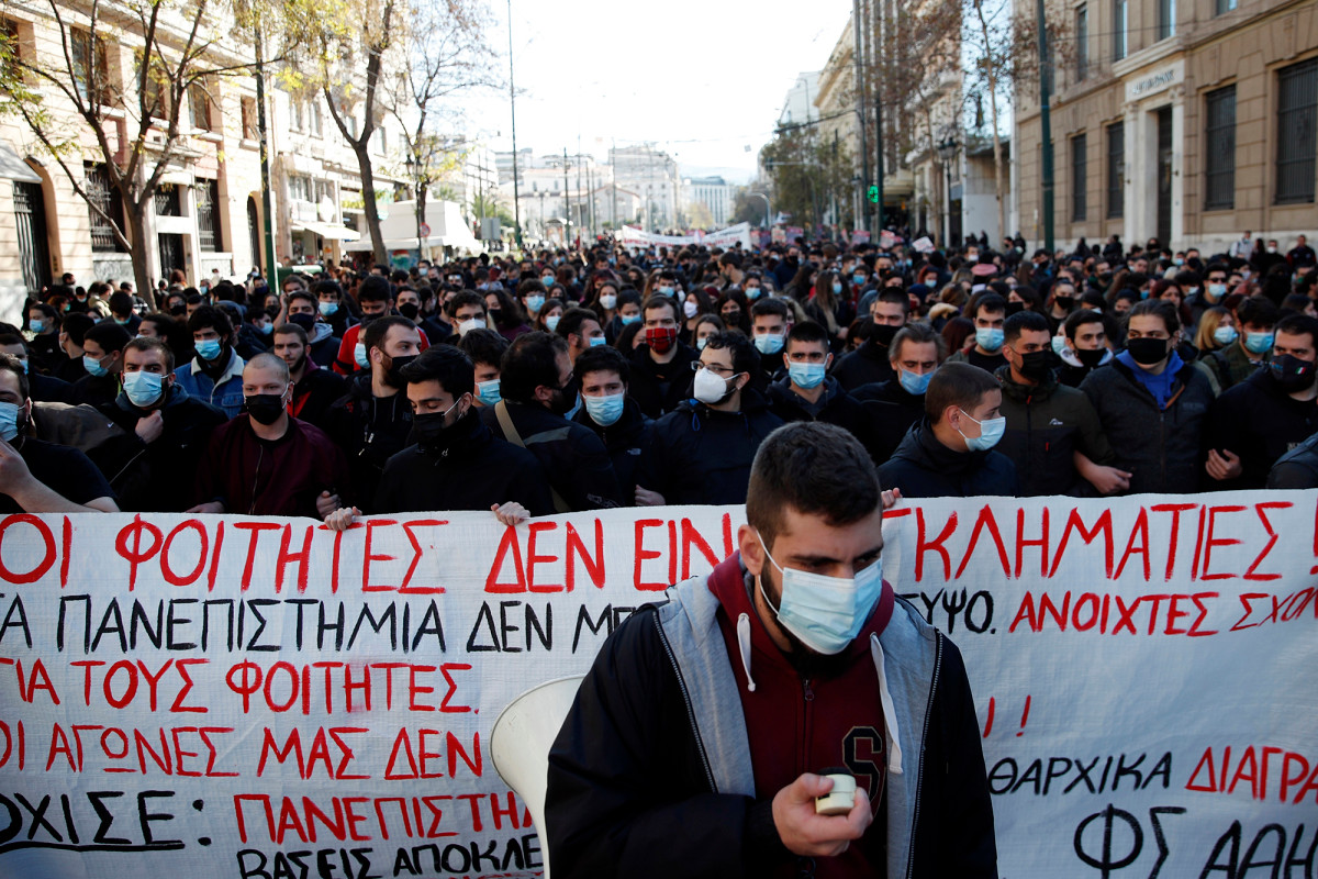 Citing COVID-19 pandemic, Greece bans protests for a
week 1