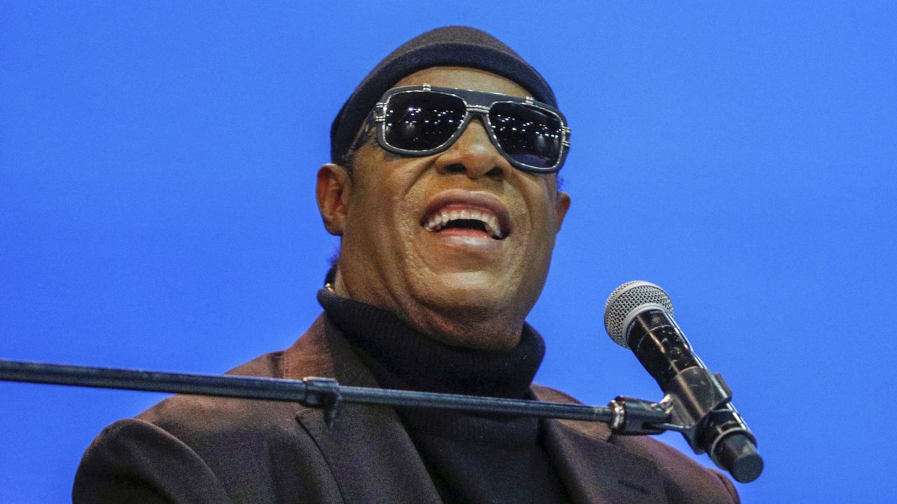 In open letter to MLK, Stevie Wonder calls for
equality 1